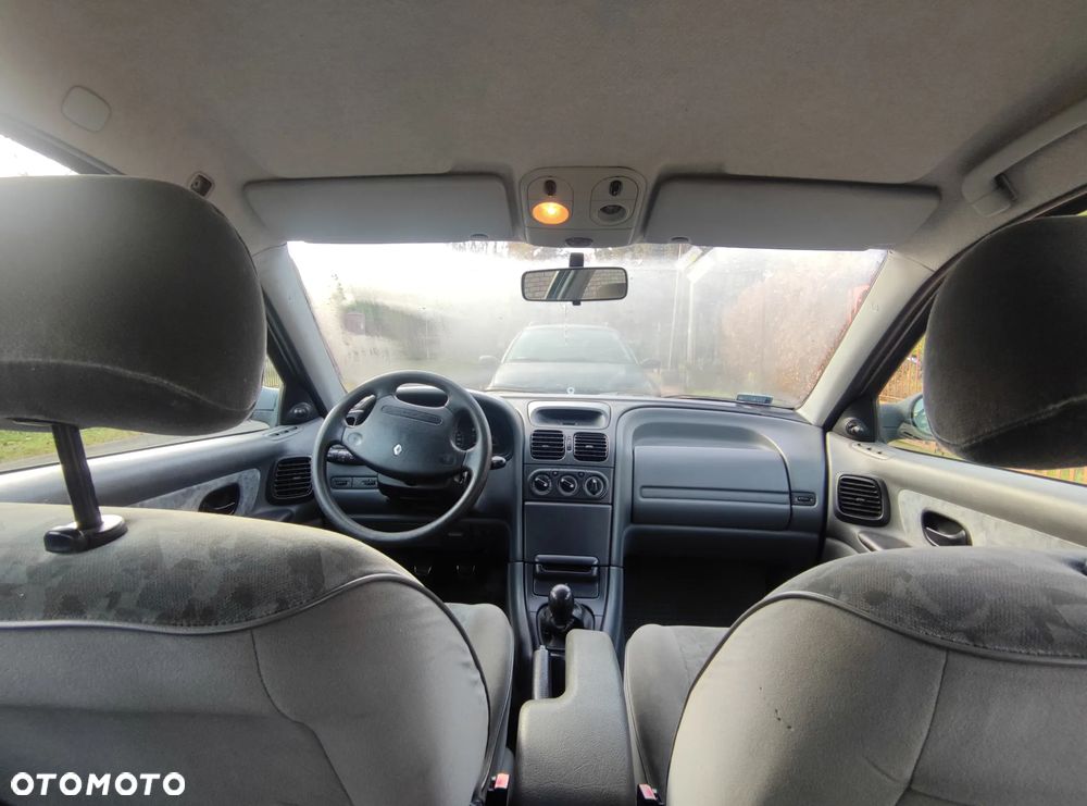 Renault Laguna 1.8 RN - 2