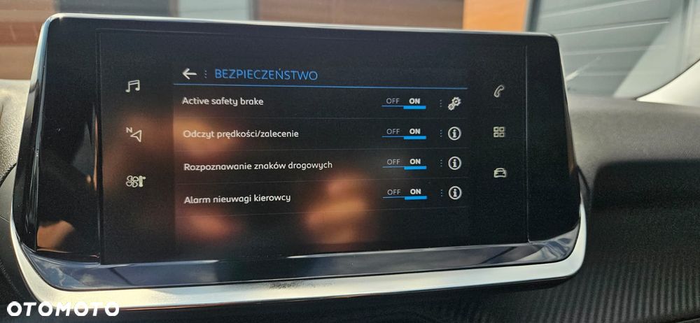 Peugeot 2008 1.2 Pure Tech GPF Allure S&S - 32
