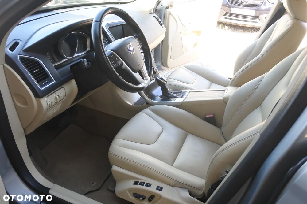 Volvo XC 60 D4 Geartronic Summum - 9