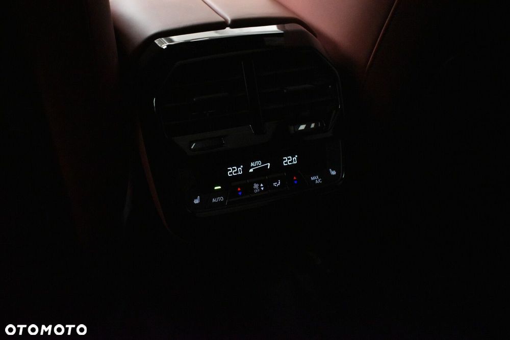 BMW iX - 24