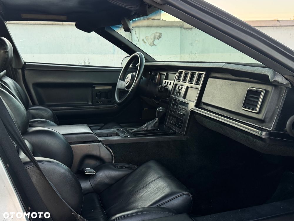 Chevrolet Corvette - 18