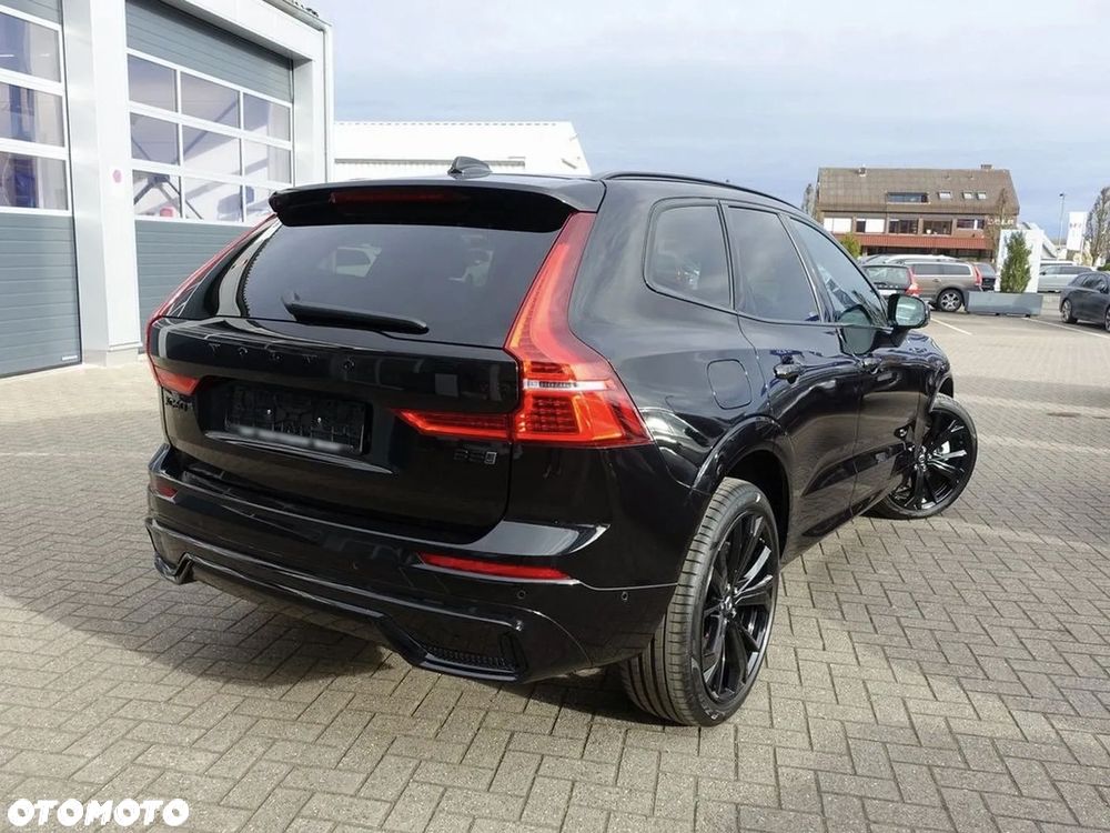 Volvo XC 60 B5 B AWD Plus Black Edition - 4