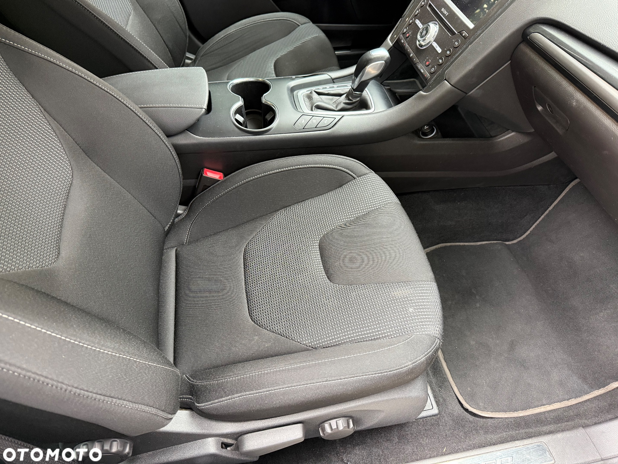 Ford Mondeo 2.0 Hybrid Titanium - 17