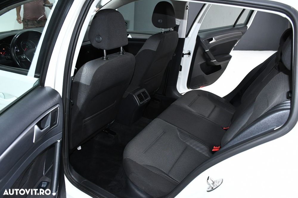 Volkswagen Golf - 11