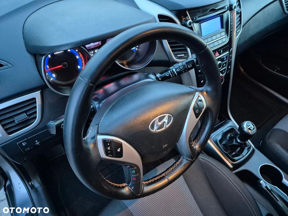 Hyundai i30 1.6 CRDi Fifa World Cup Edition - 6