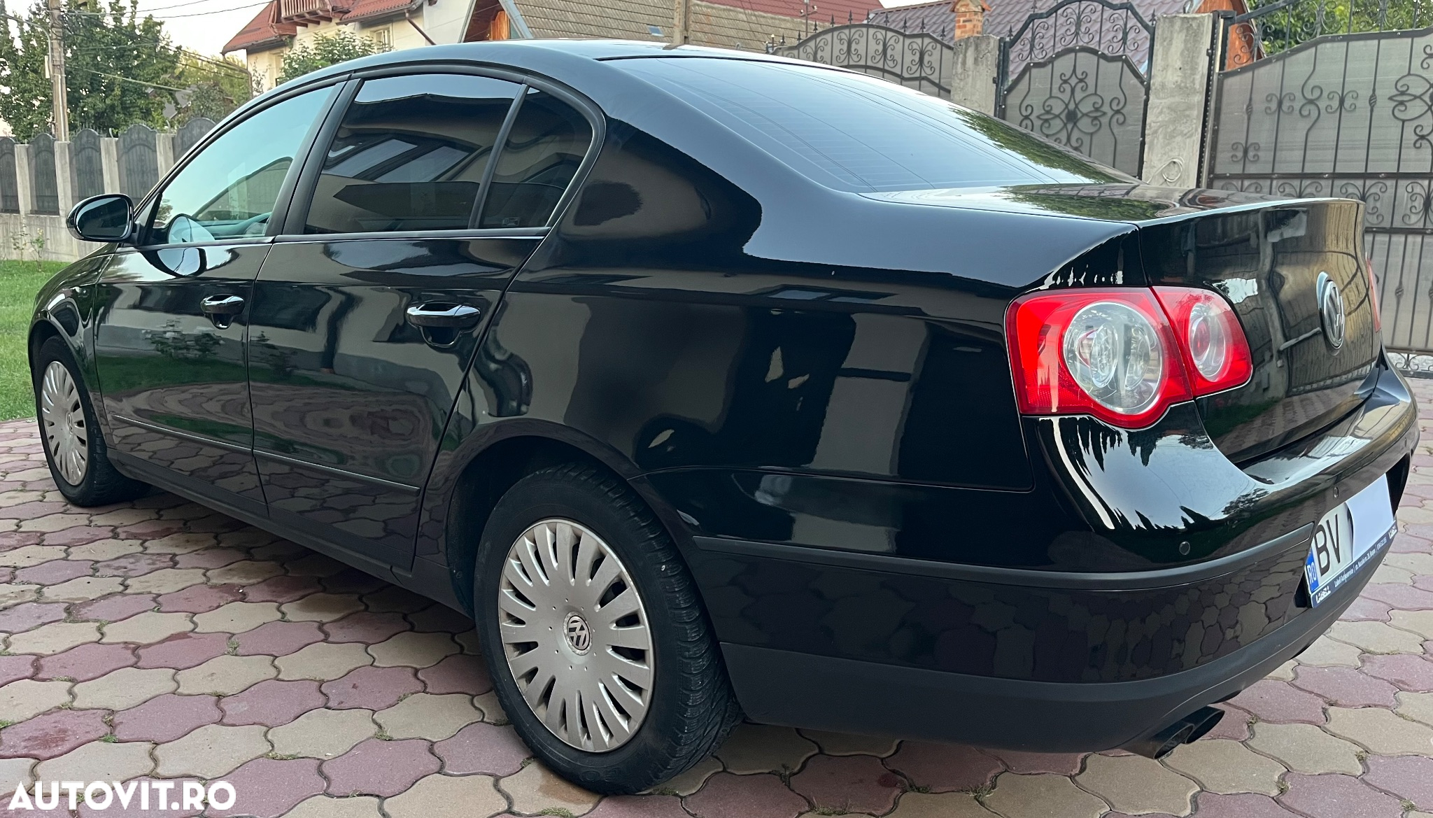 Volkswagen Passat Variant 2.0 TDI Blue TDI DSG Comfortline - 2