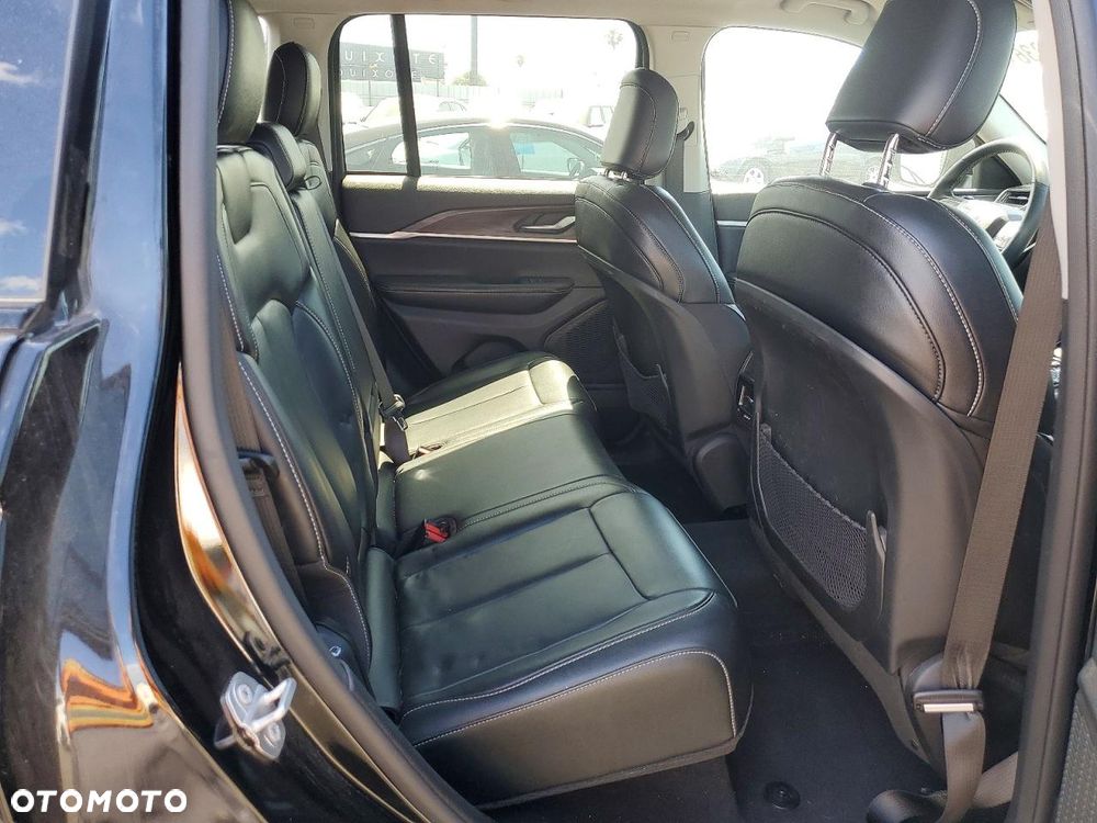 Jeep Grand Cherokee - 11