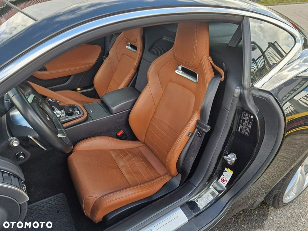 Jaguar F-Type 2.0 Turbo Chequered Flag - 6