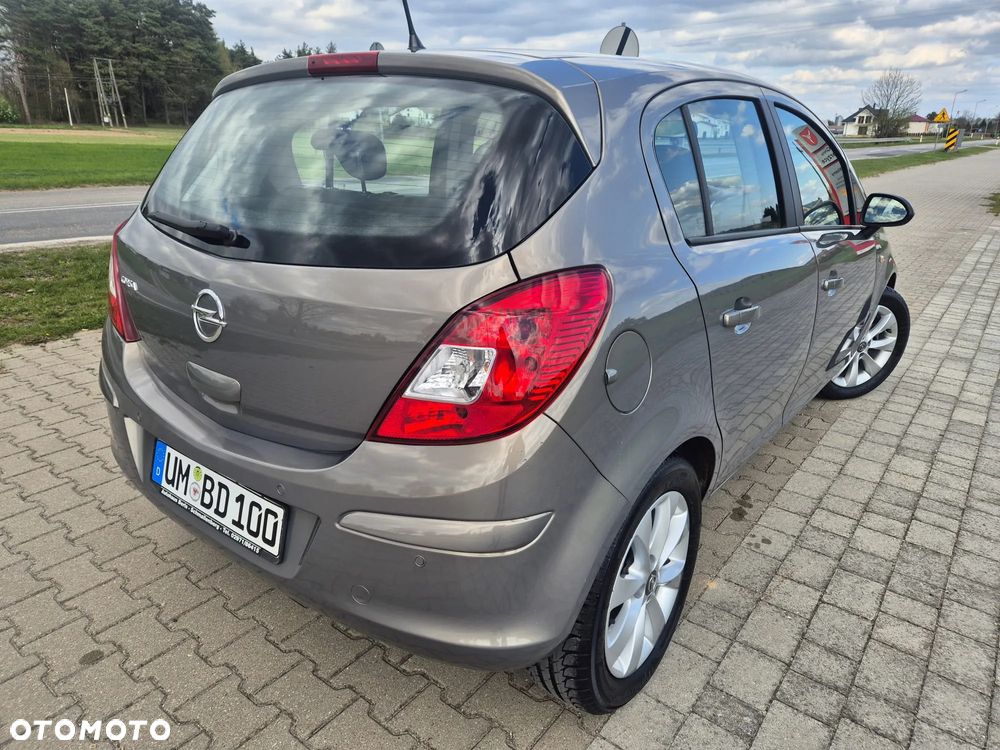 Opel Corsa 1.4 16V Edition - 4