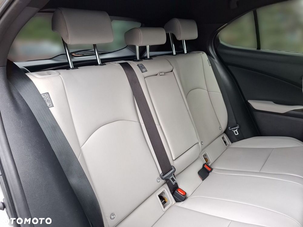 Lexus UX - 22