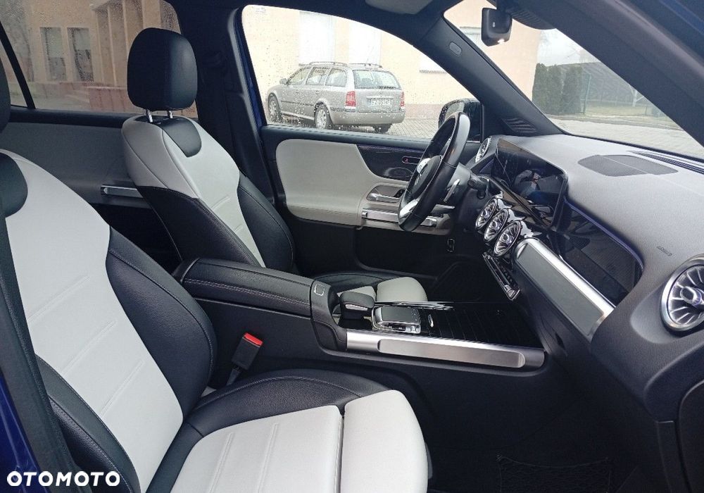 Mercedes-Benz GLB - 16