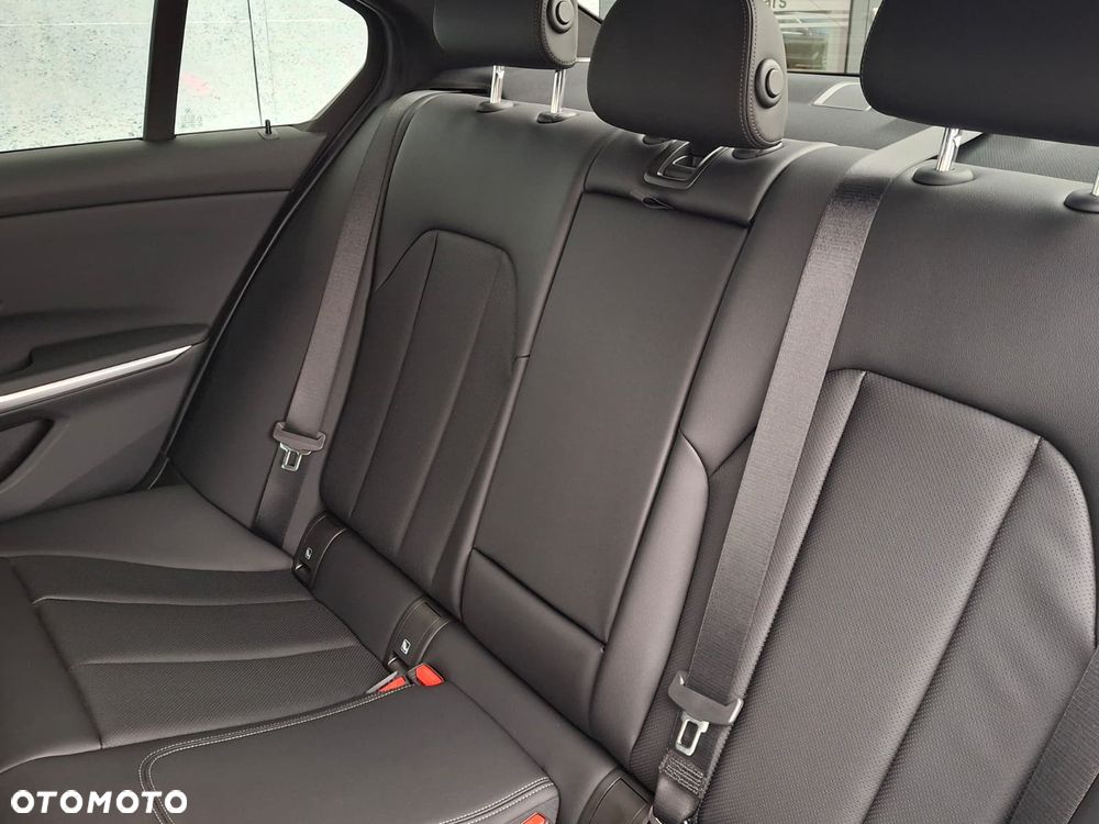 BMW Seria 3 320d xDrive mHEV M Sport - 35