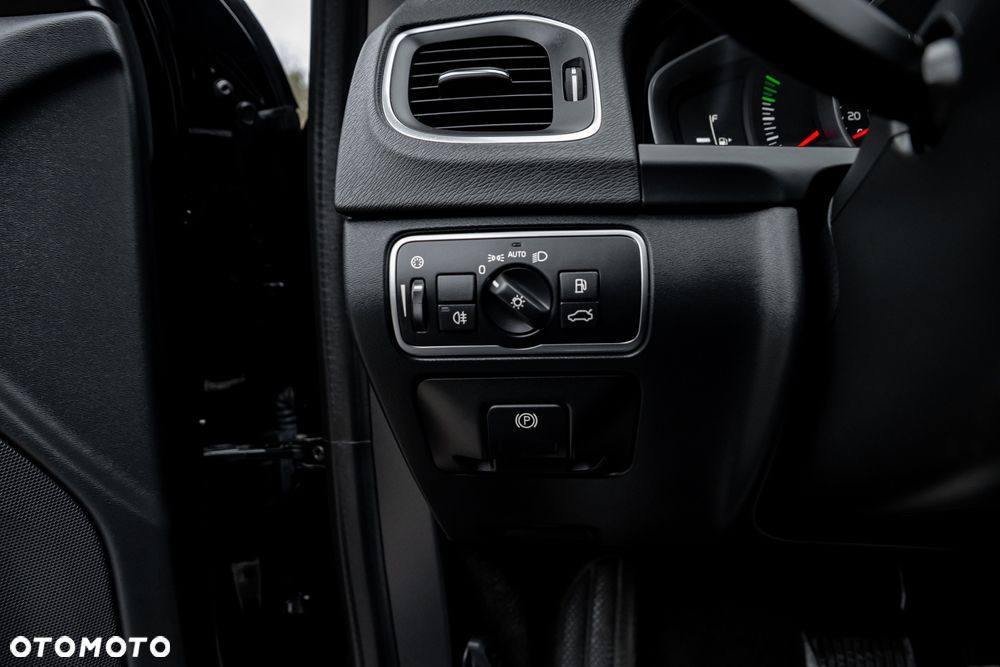 Volvo V60 Cross Country D3 Geartronic - 24