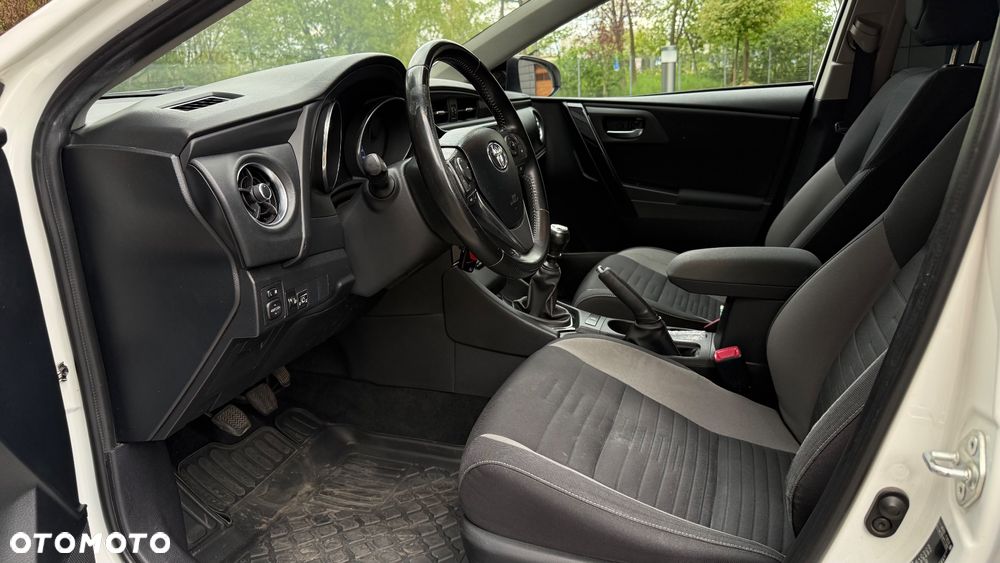 Toyota Auris - 5