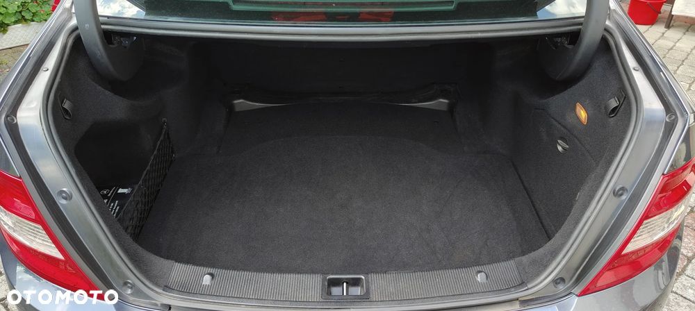 Mercedes-Benz Klasa C 250 CGI BlueEff Avantgarde - 26