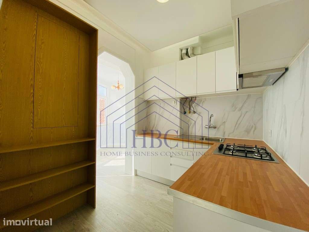 Apartamento T2 Transformado num Excelente T1 Remodelado com Vista R... - Grande imagem: 3/27