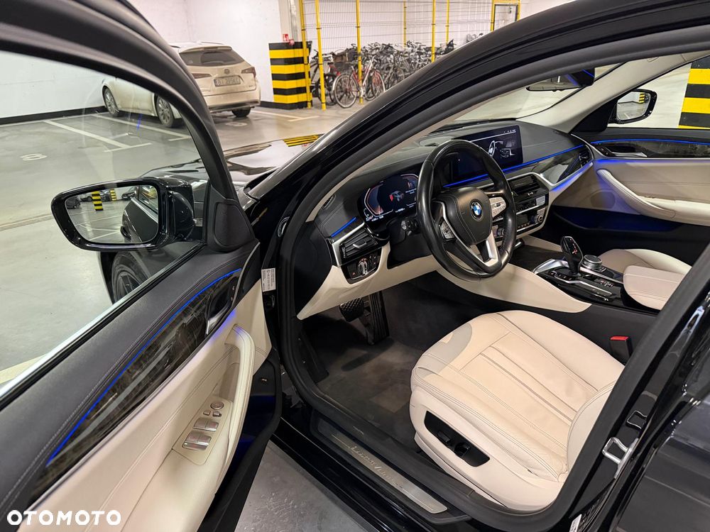 BMW Seria 5 520d xDrive Luxury Line - 9