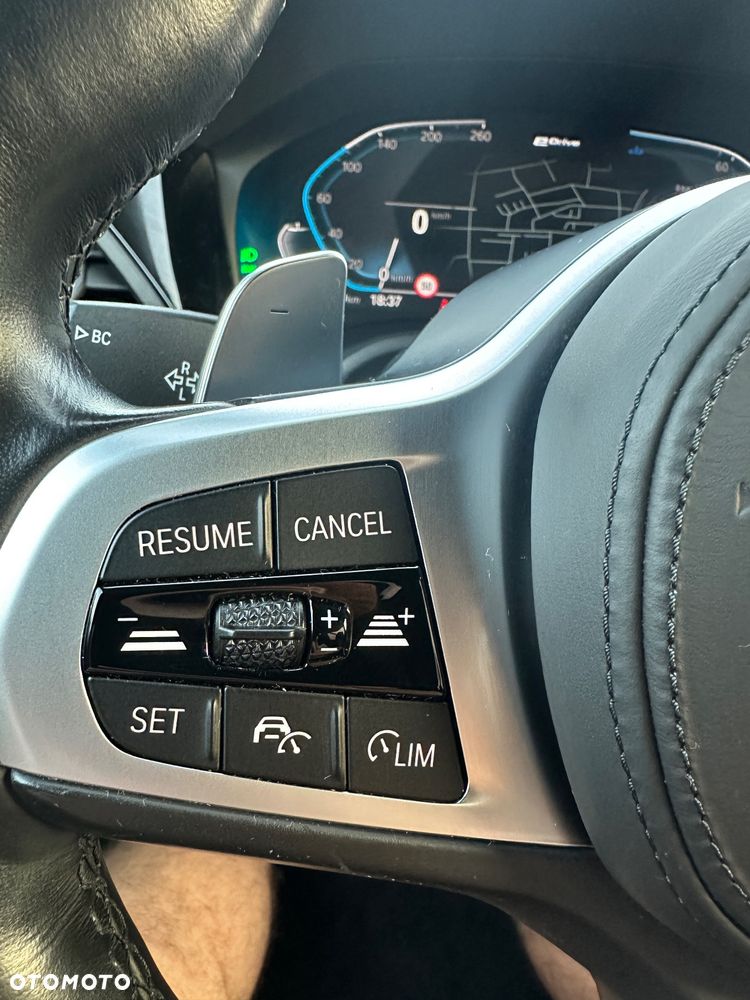 BMW Seria 3 330e xDrive M Sport sport - 24