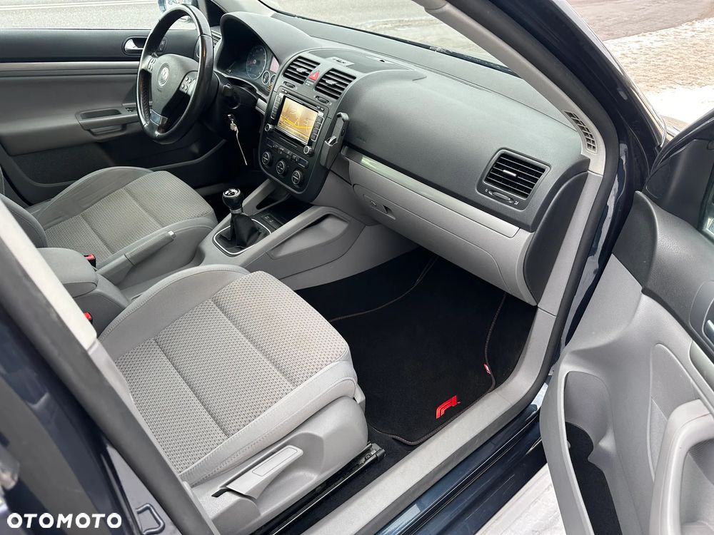 Volkswagen Golf - 24