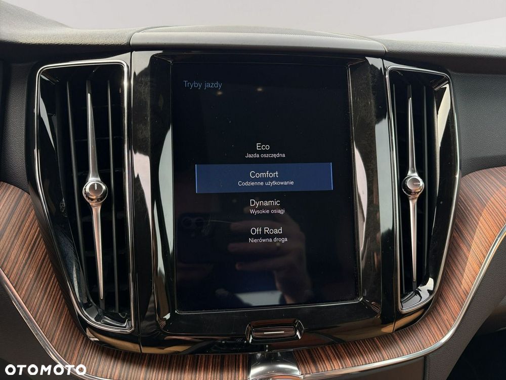 Volvo XC 60 T4 Momentum Pro - 22
