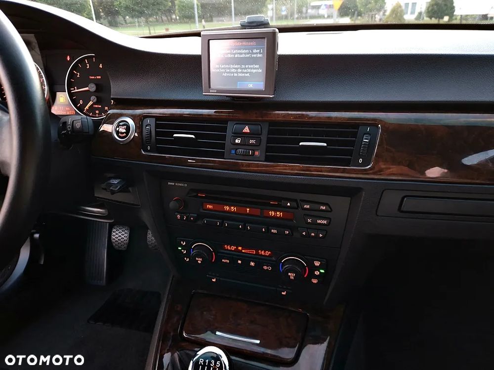 BMW Seria 3 320i - 28