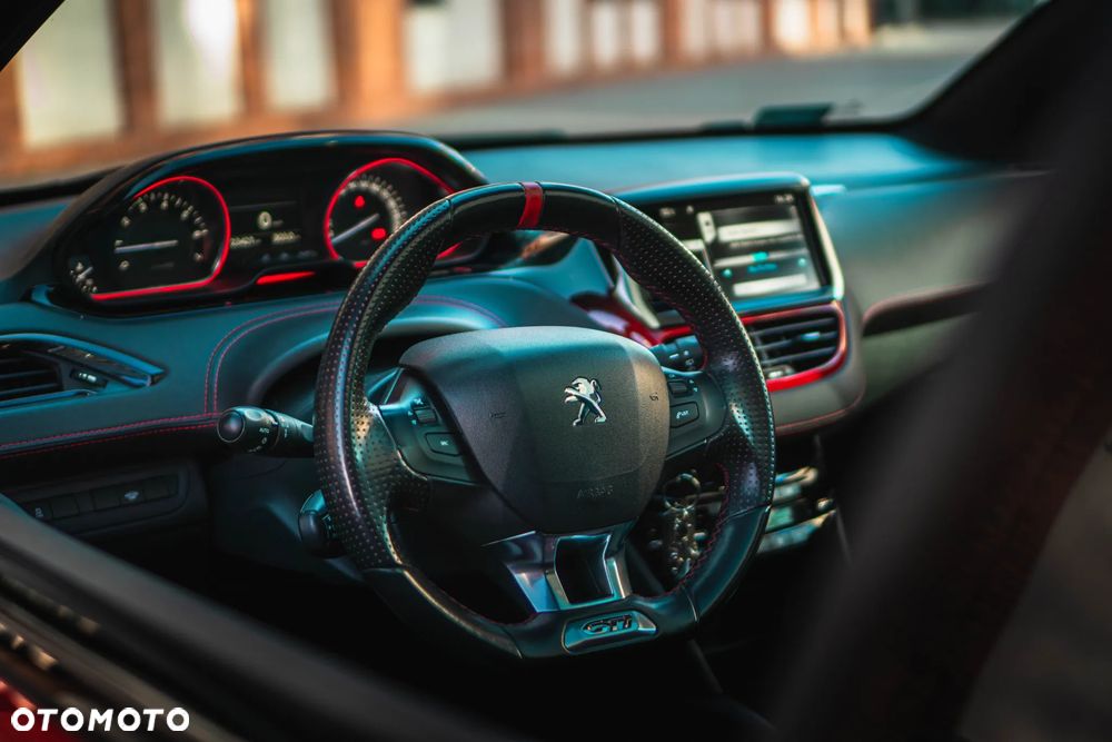 Peugeot 208 GTI 200 THP - 18