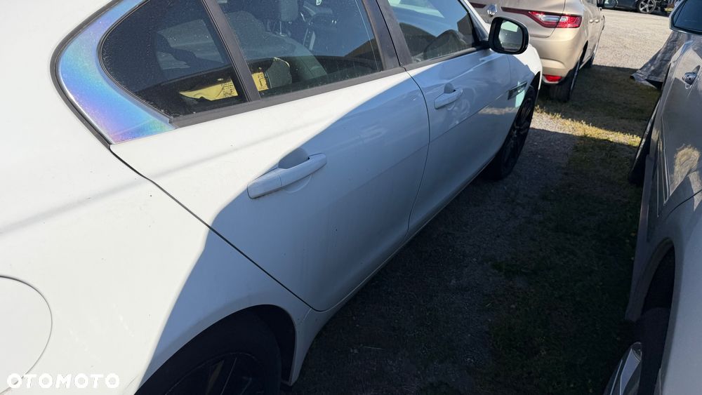 Jaguar XE - 14