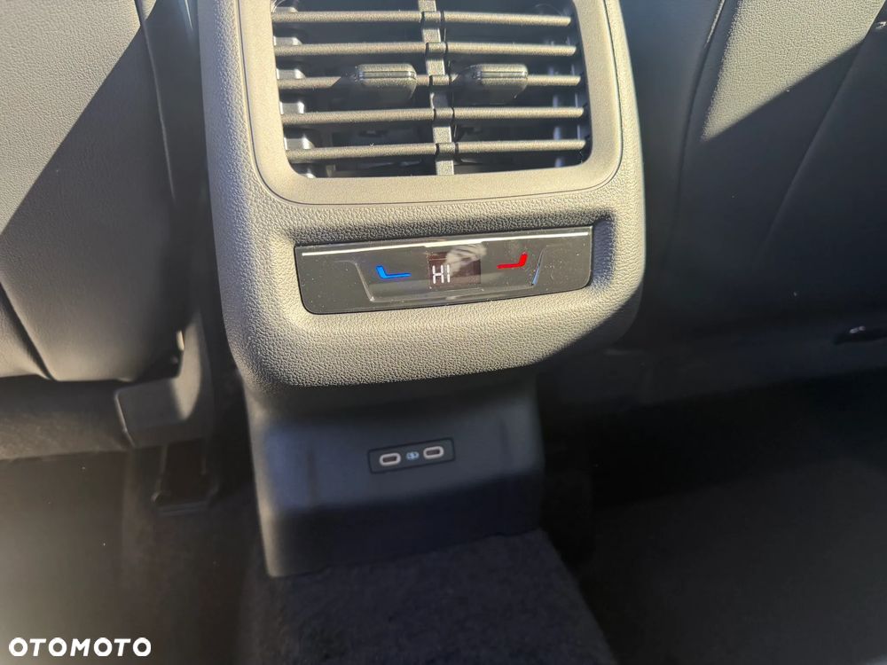 Volkswagen T-Roc 1.5 eTSI Style DSG - 17