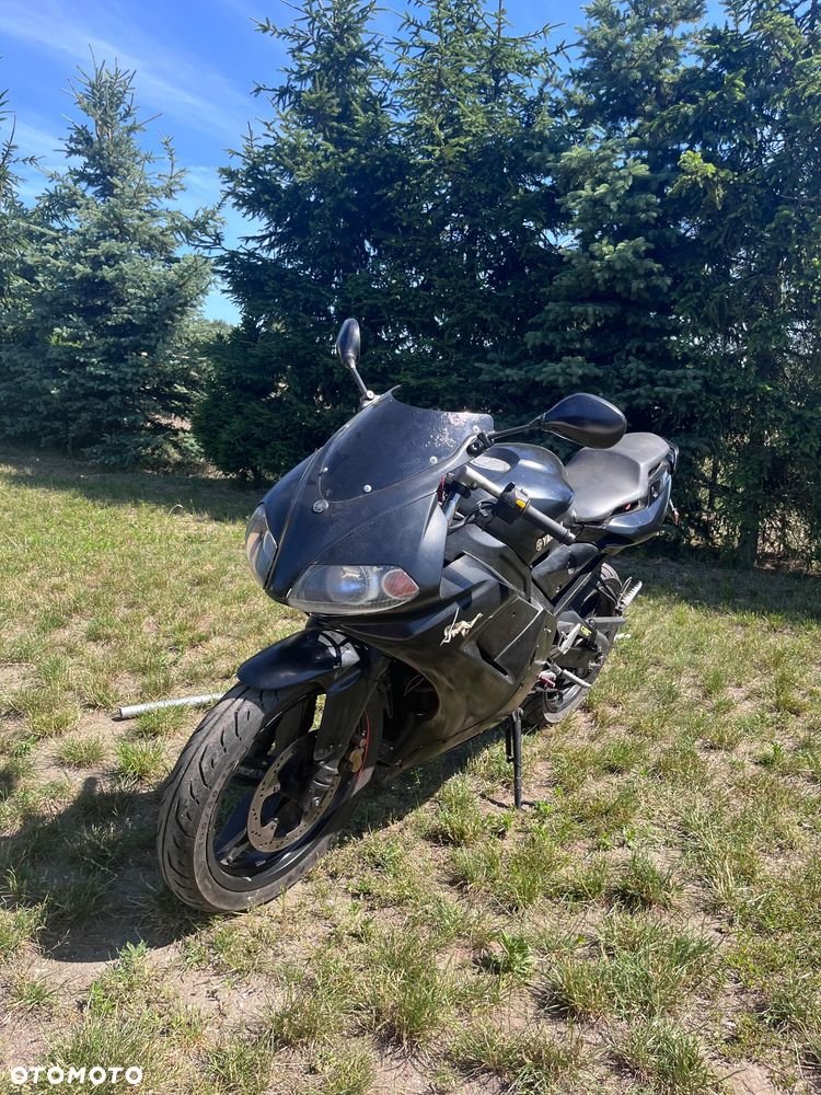 Yamaha TZR - 1