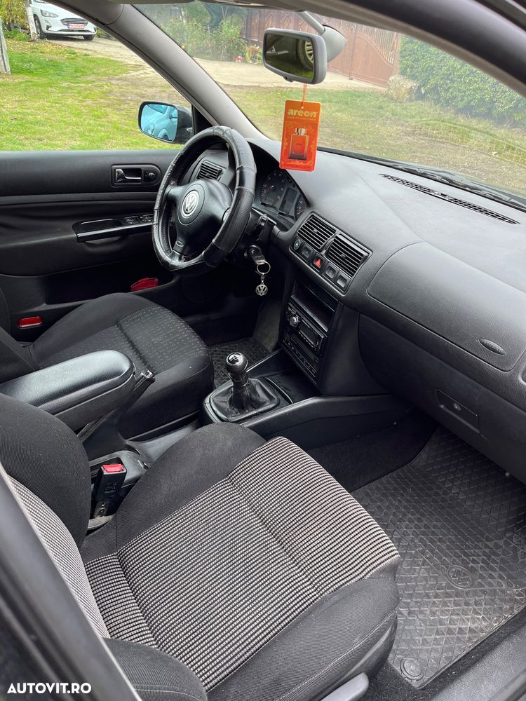 Volkswagen Golf - 6