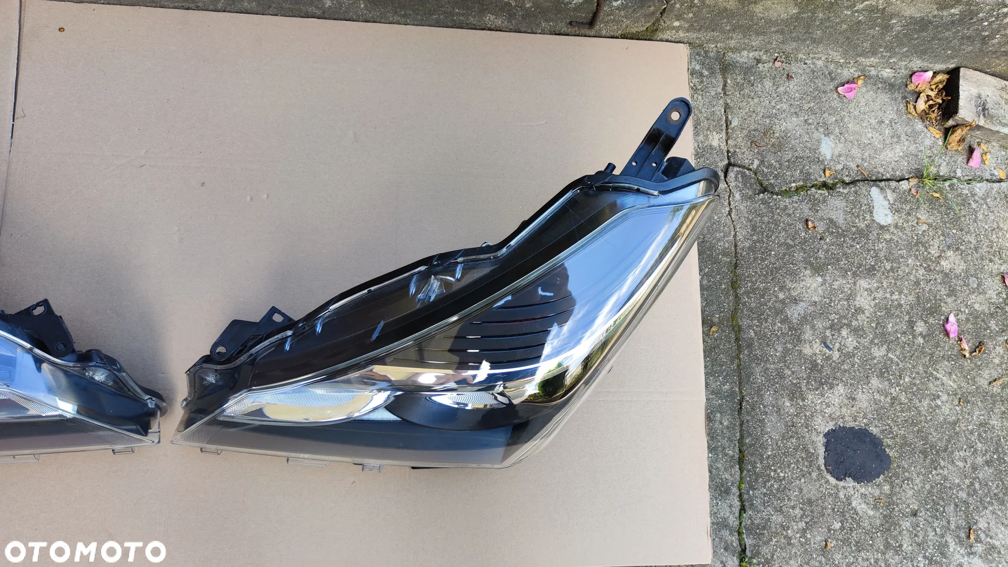 Toyota Yaris III Lift 14-17 Lampa Przednia L+R Soczewka Komplet Europa Oryginał - 5