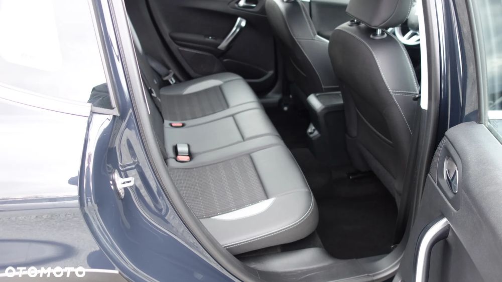 Peugeot 2008 1.2 Pure Tech Allure S&S - 32