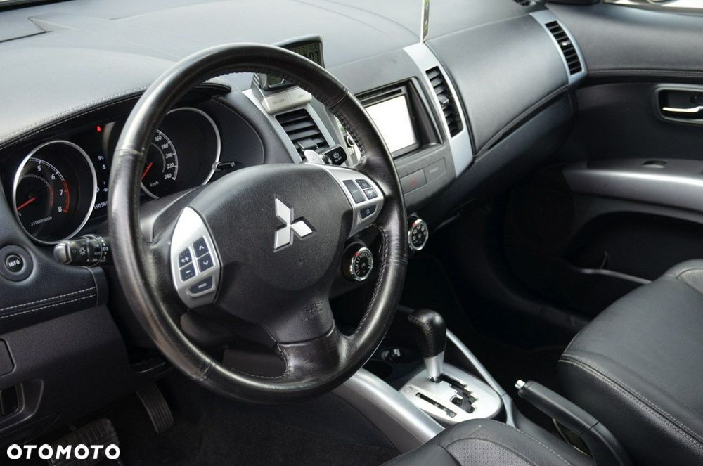 Mitsubishi Outlander - 23