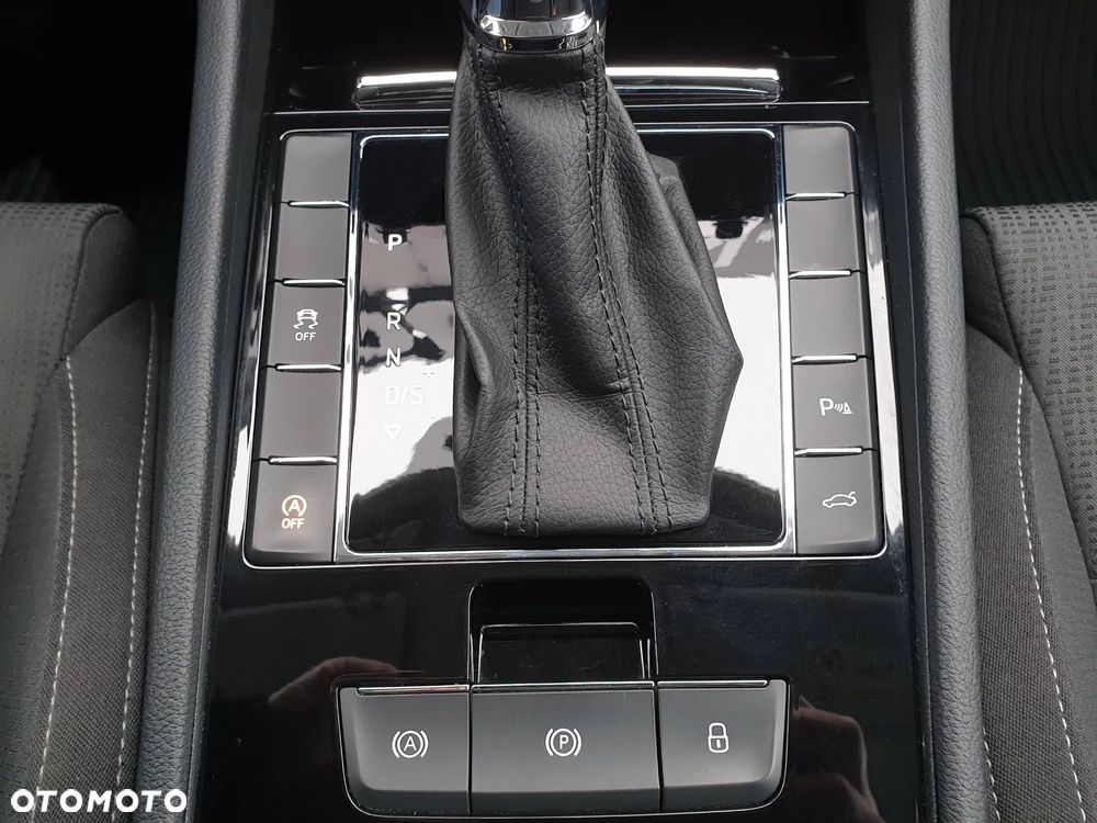 Skoda Superb 2.0 TDI Ambition DSG - 23