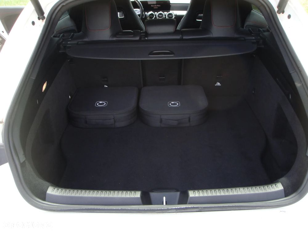 Mercedes-Benz CLA 250 e 8G-DCT AMG Line - 11