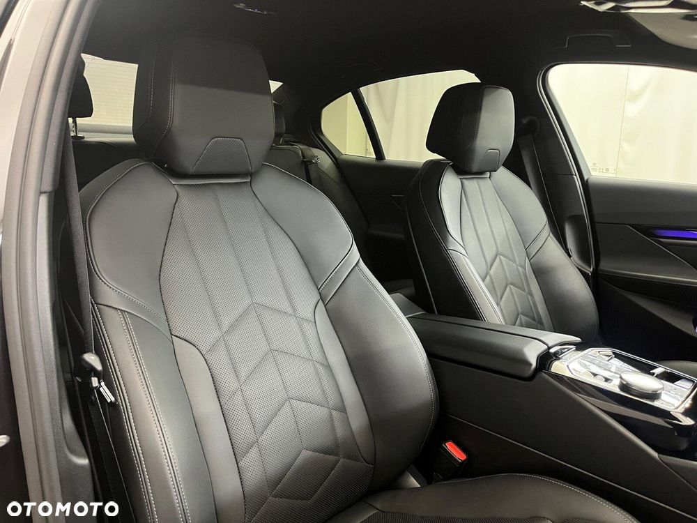 BMW Seria 5 520d xDrive mHEV M Sport - 38