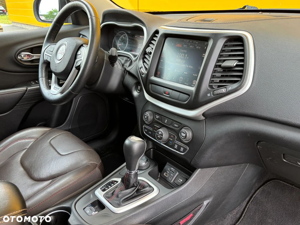 Jeep Cherokee - 38