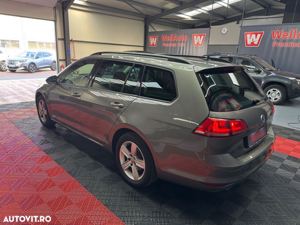 Volkswagen Golf - 6