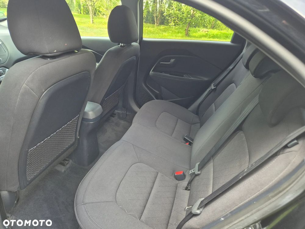 Kia Rio - 12