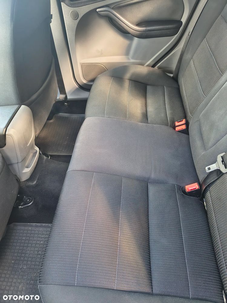 Ford Focus 1.6 16V Trend - 13