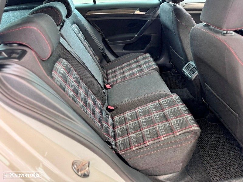 VW Golf 2.0 TSI GTI DSG Performance - 47