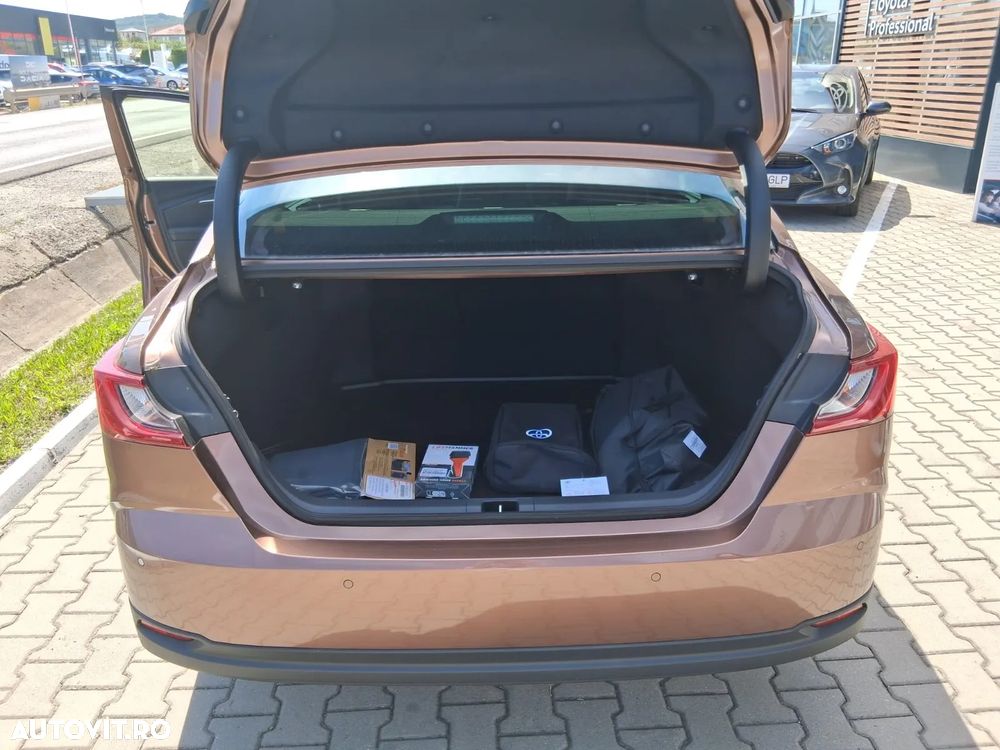 Toyota Camry - 7