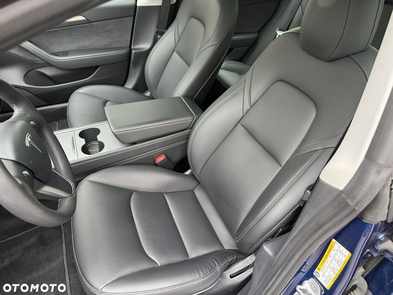 Tesla Model 3 - 25