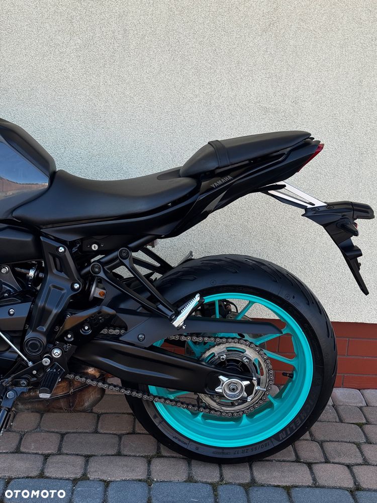 Yamaha YZF - 28