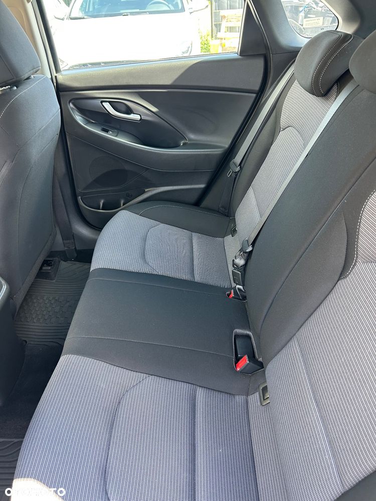 Hyundai i30 1.5 DPI Classic + - 13