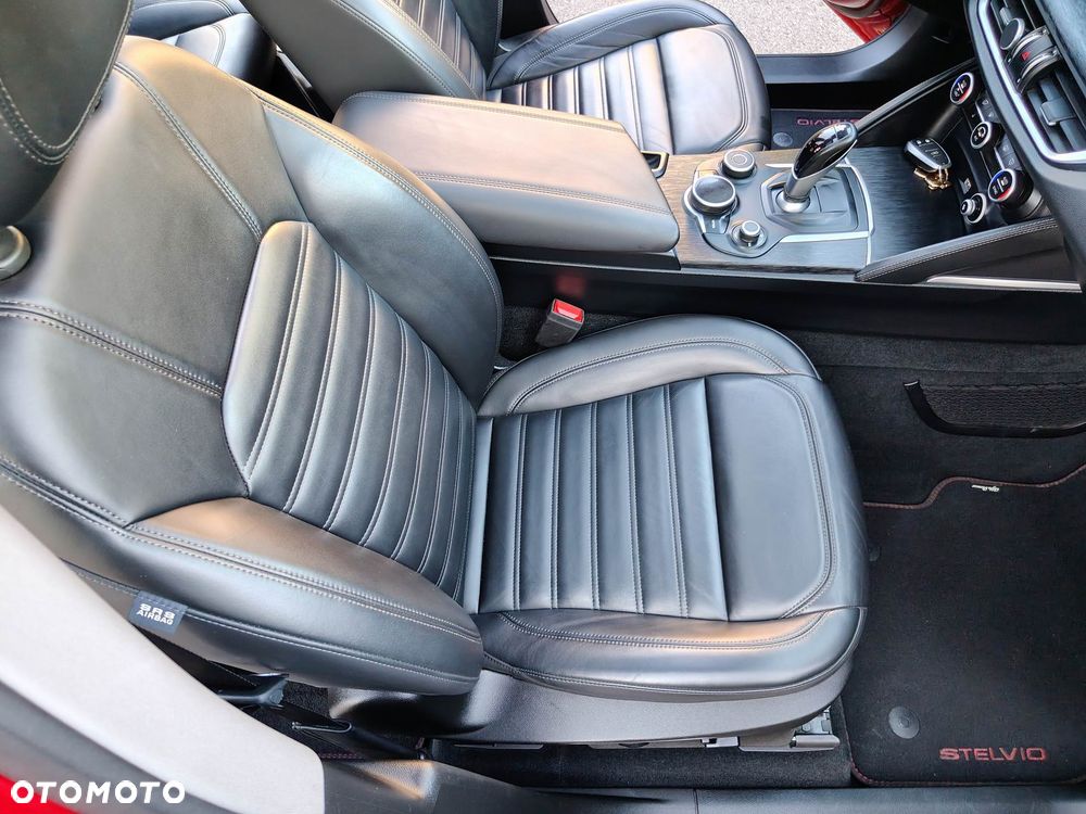 Alfa Romeo Stelvio 2.2 16V AT8 Super - 19