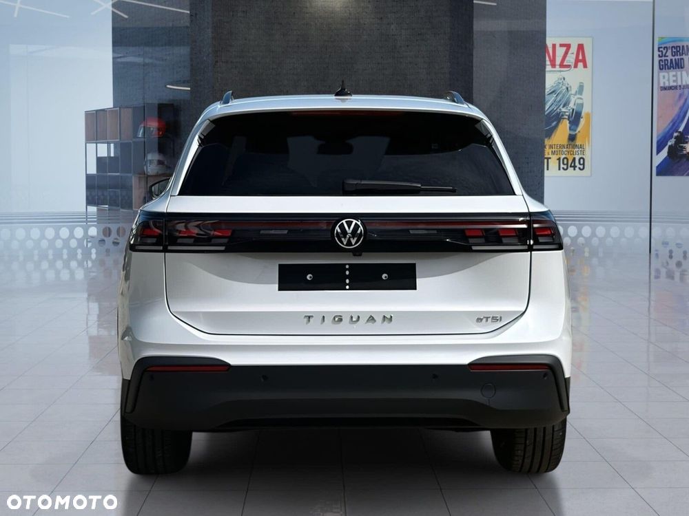 Volkswagen Tiguan - 12