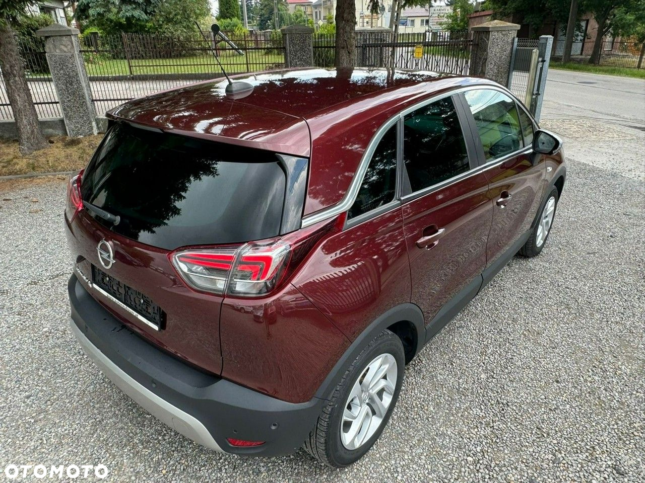 Opel Crossland X 1.2 T Design Line S&S - 32