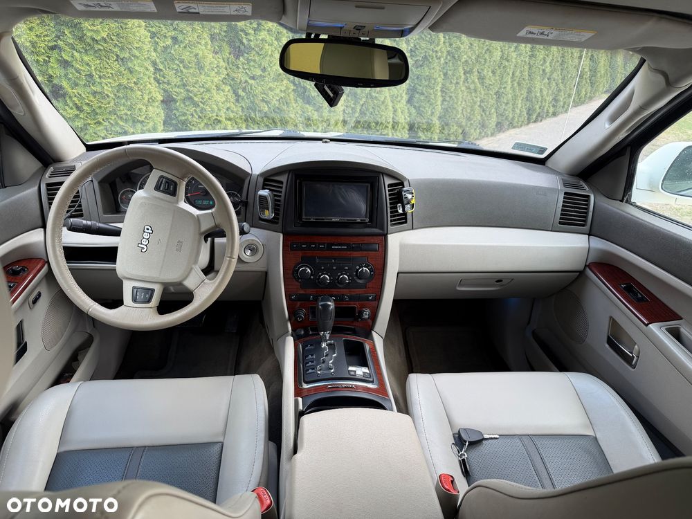Jeep Grand Cherokee - 16