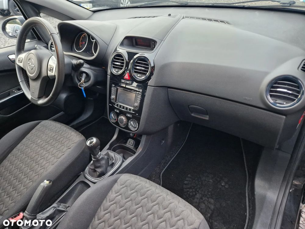 Opel Corsa 1.2 16V Cosmo - 29